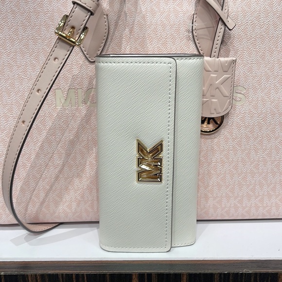 Michael Kors Mimi Large Saffiano Leather Bi-Fold Continental Wallet
Optic White - Picture 2 of 16